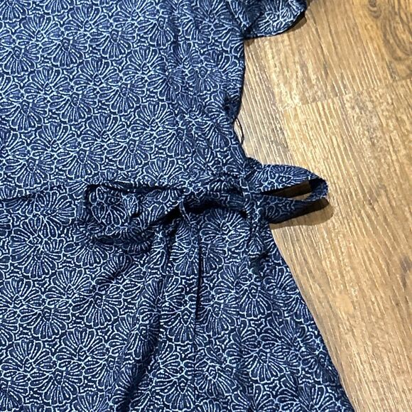 Vineyard Vines Dress Womens 6 Silk Rayon Blue Floral Print Wrap Lined - Picture 6 of 10